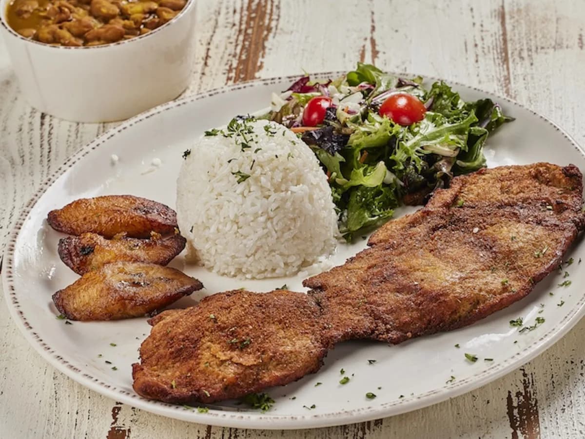 A plate of Chuleta Caleña