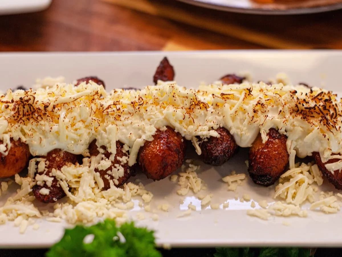 A serving of Maduros con Crema