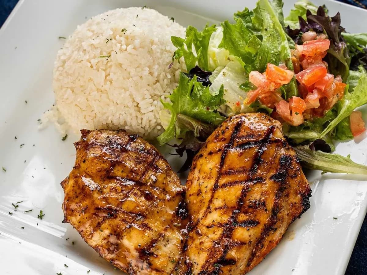 A plate of Pollo al Grill