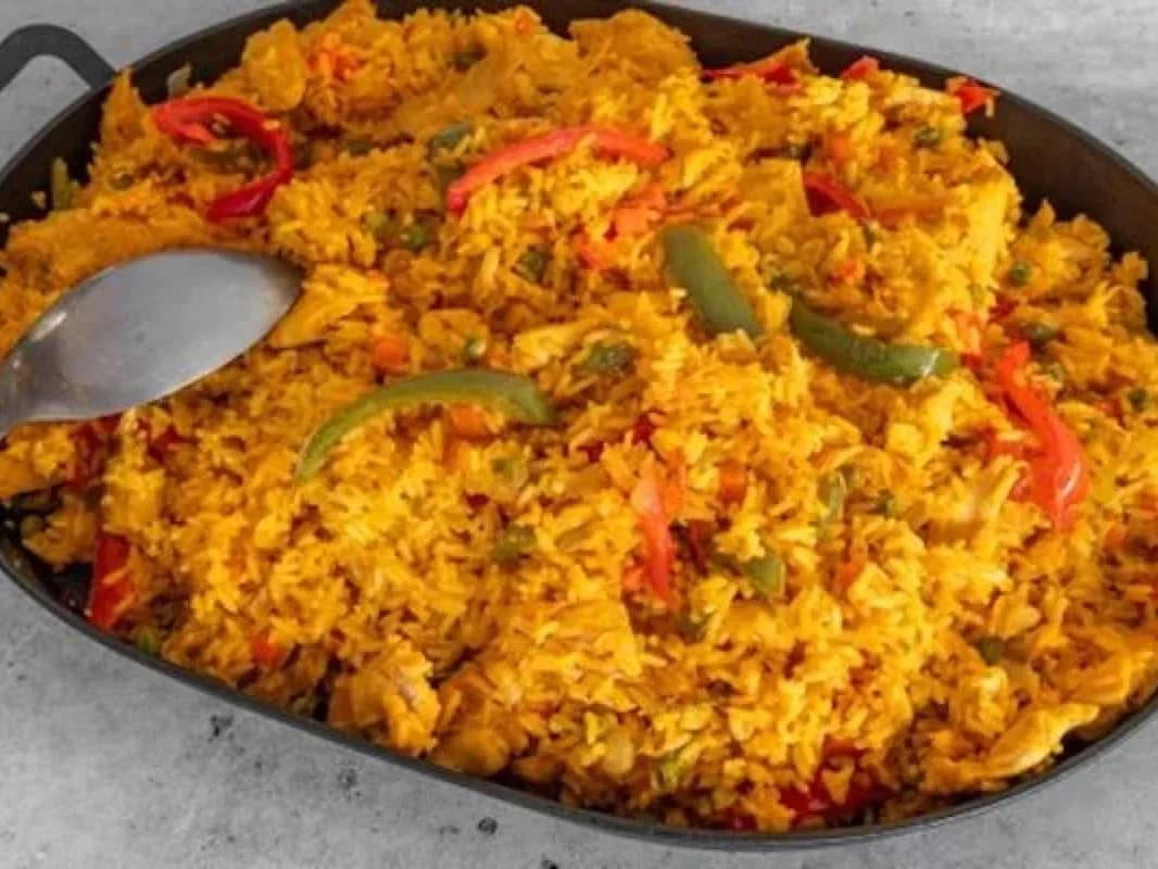 A tray of arroz con pollo
